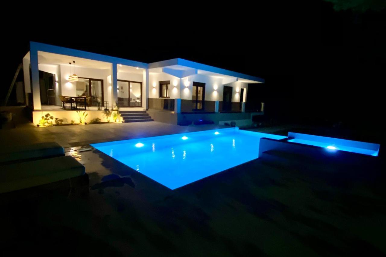 Luxury Villa Anemone With Private Pool Пастіда Екстер'єр фото