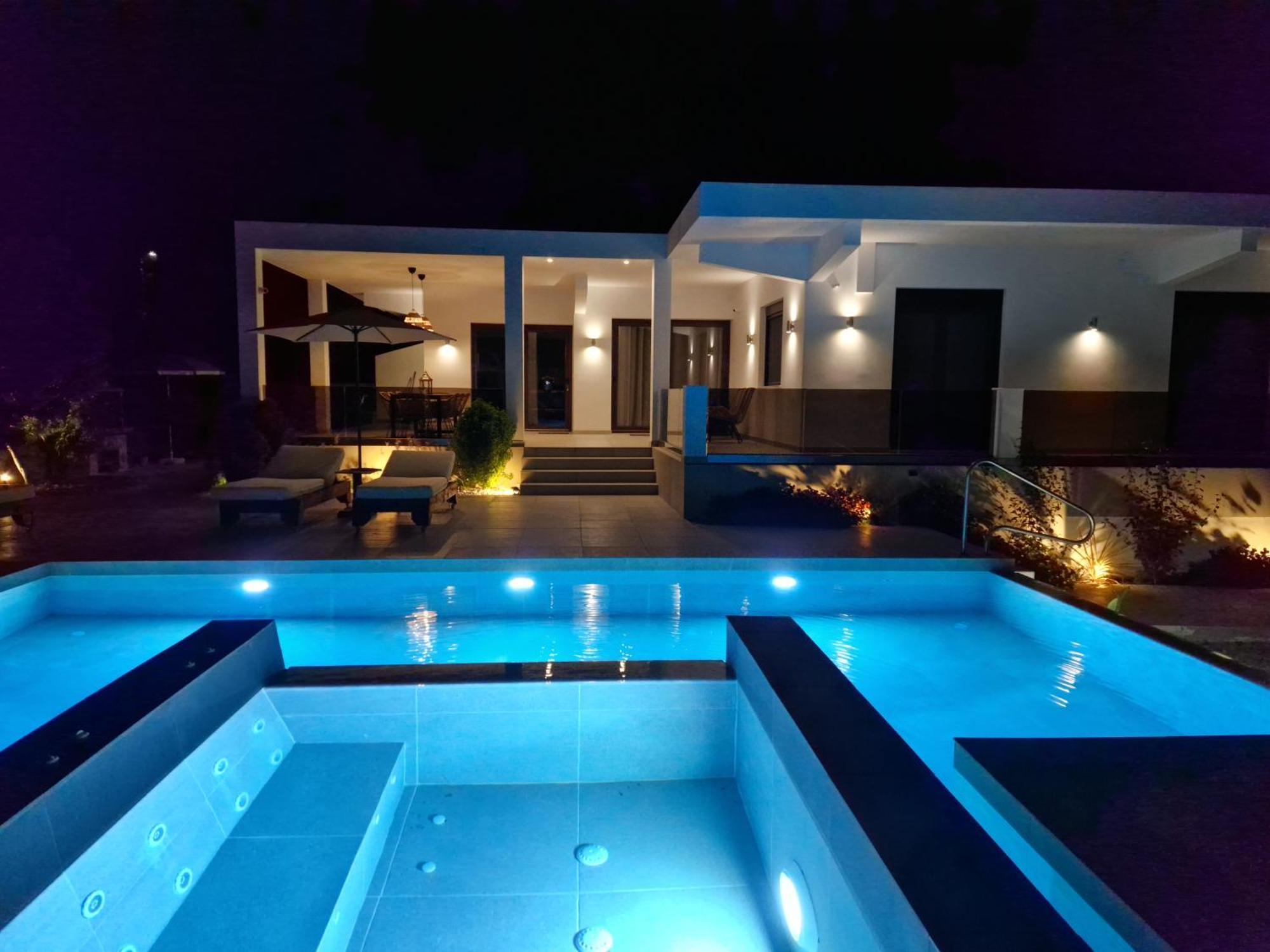 Luxury Villa Anemone With Private Pool Пастіда Екстер'єр фото